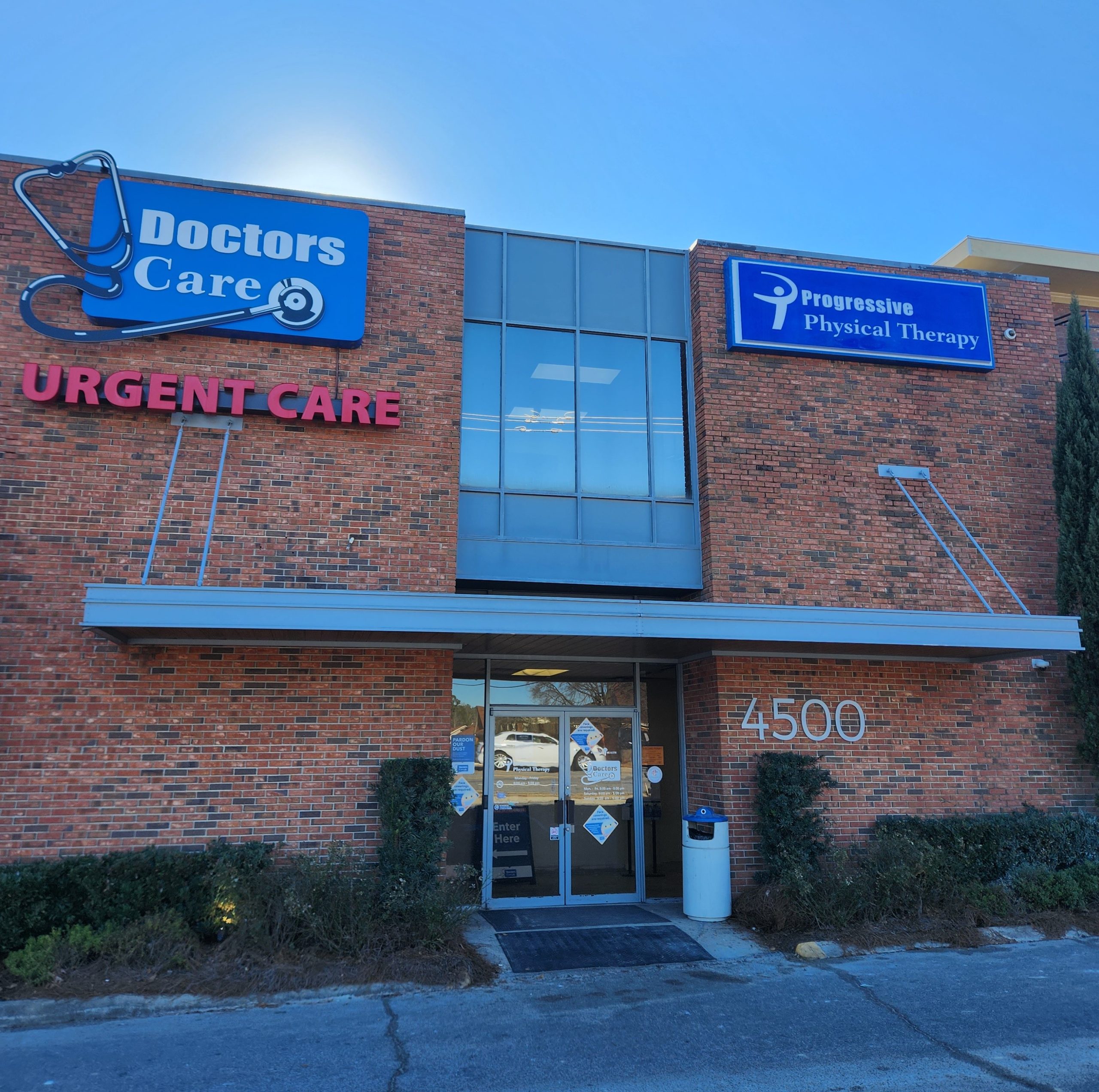 Doctors Care and Progresive Physical Therapy building on Forest Drive in Columbia, South Carolina